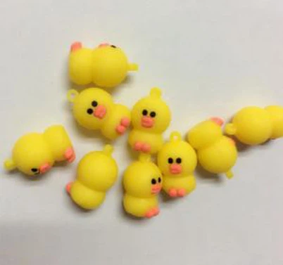 Roztomilá silikónová kľúčenka z mäkkej písmenkovej gumy